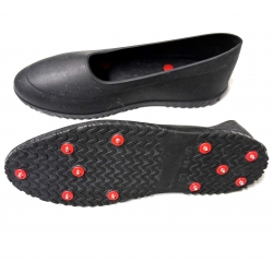 Robuste, schwarze Galoschen mit rutschfesten Profilstoll